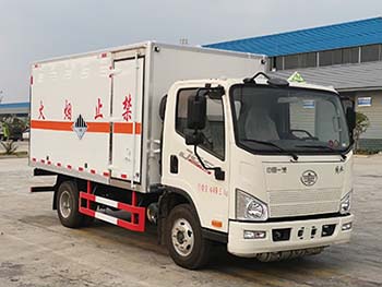 程力牌CL5040XZWC6型雜項危險物品廂式運輸車