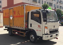 程力威牌CLW5044XZWZ5型雜項危險物品廂式運輸車