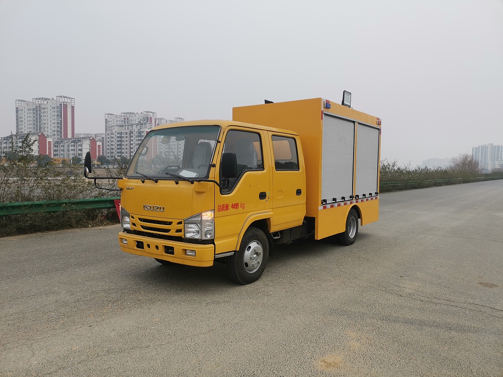 慶鈴雙排座工程救險(xiǎn)車[1000-2000m3/h]