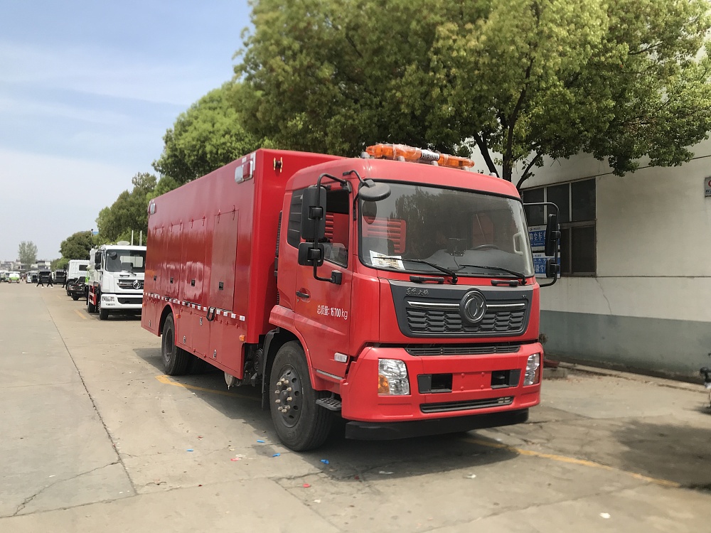 東風(fēng)天錦大流量排水搶險(xiǎn)車【3000-4000m3/h】