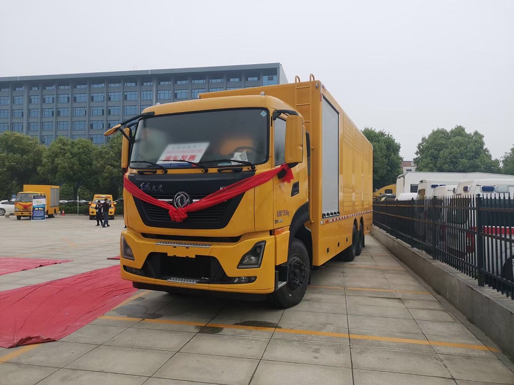 東風(fēng)天龍應(yīng)急搶險(xiǎn)發(fā)電車(chē)[1000KW]