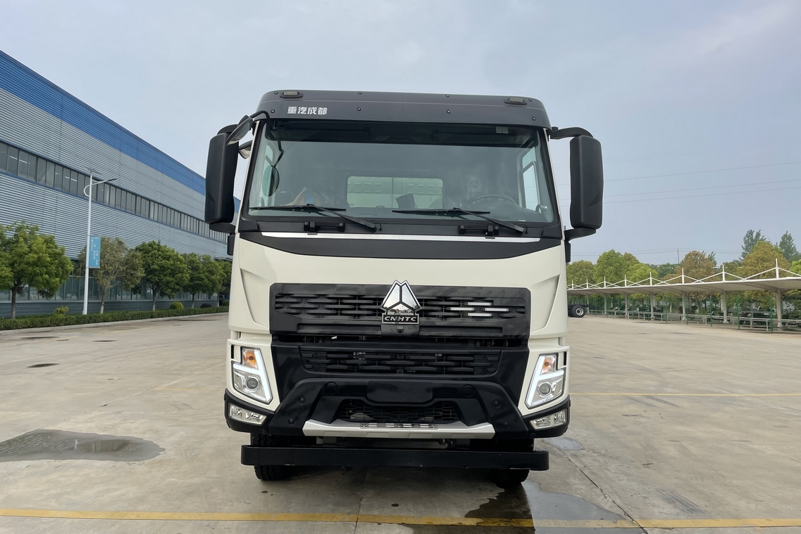 重汽純電動(dòng)勾臂垃圾車