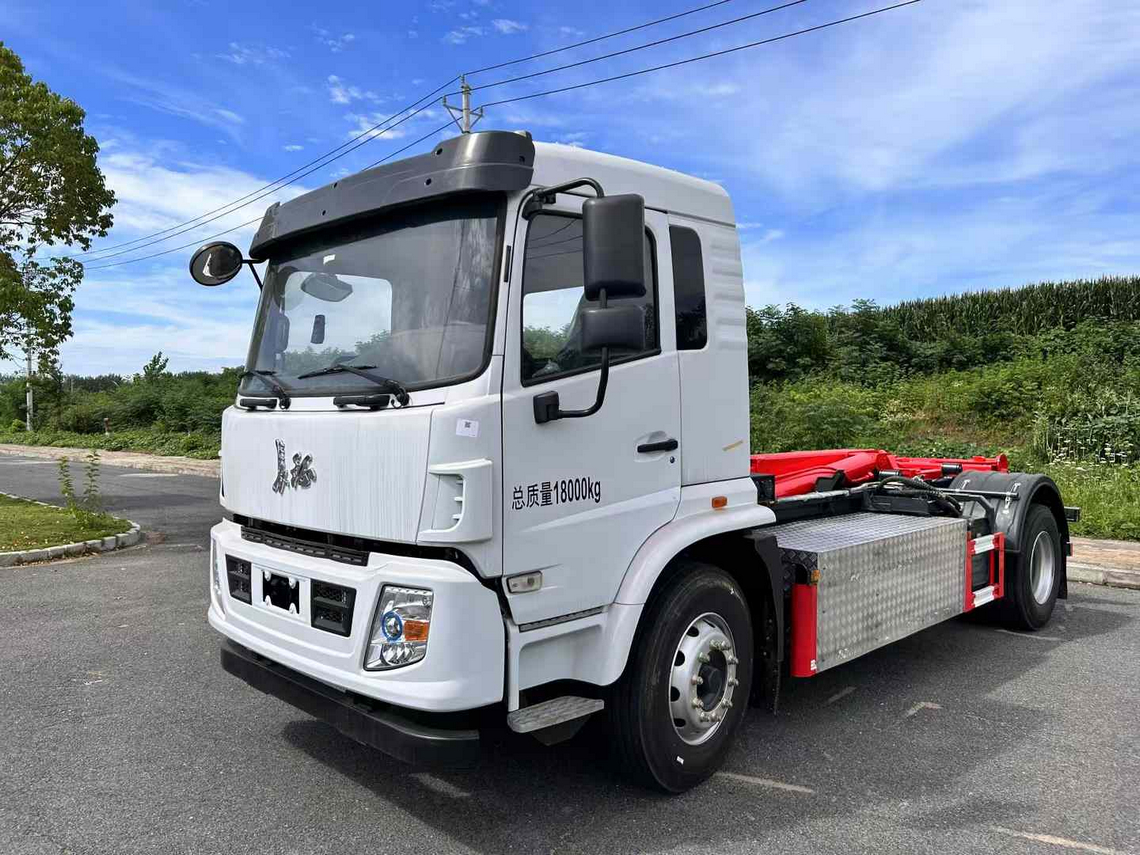 長征純電動(dòng)勾臂垃圾車